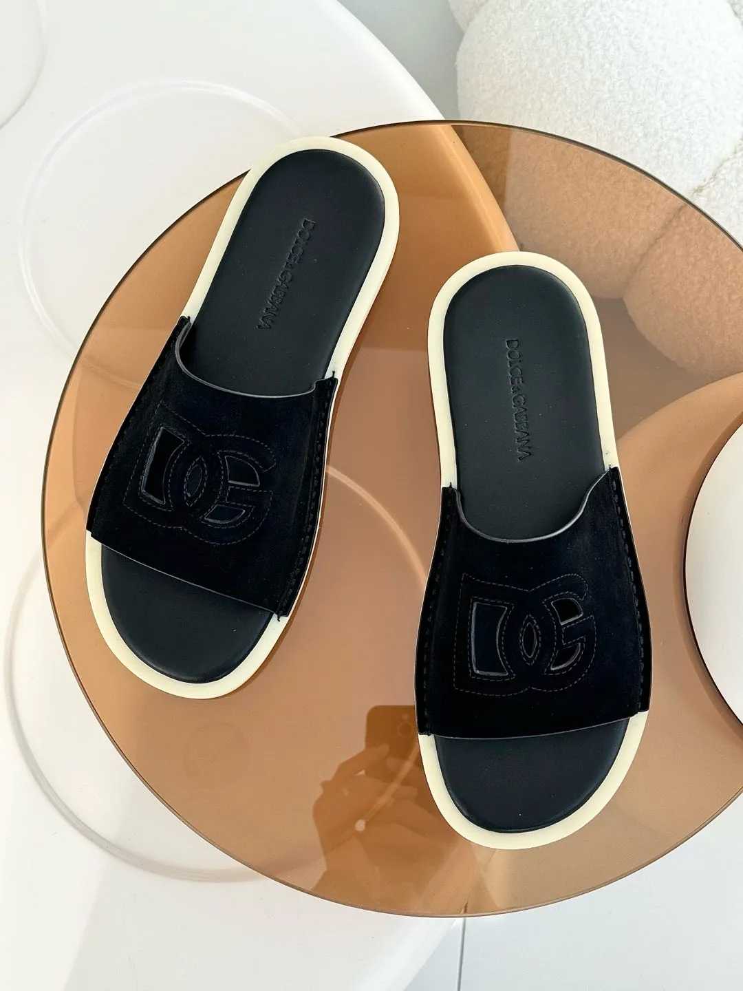 [DG*Dolce & Gabbana] P: 400💰 Size: 38-46 yards D&G/Dolce & Gabbana men’s DG hollow suede slippers FARFETCH original craftsmanship high-end quality